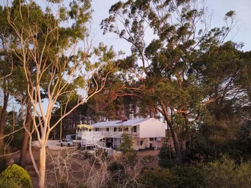 Woodridge House | Spacious & Secluded Bush Retreat