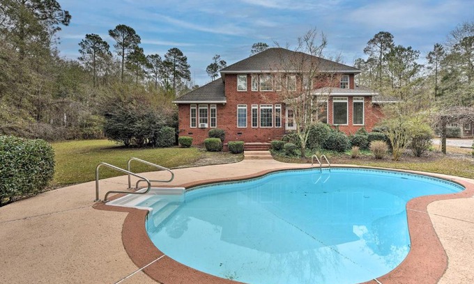Statesboro House | Spacious Statesboro House with Private Pool!