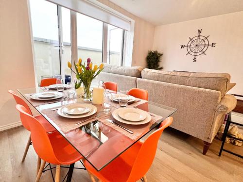 Borehamwood Apartment | Spacious, step free family flat with secure parking