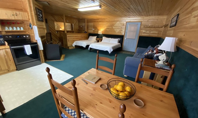 McMillan House | Spacious Studio apartment. Private parking w/garage.