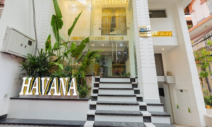 Tan Binh House | Spacious Suite Getaway | Close to Havana Airport