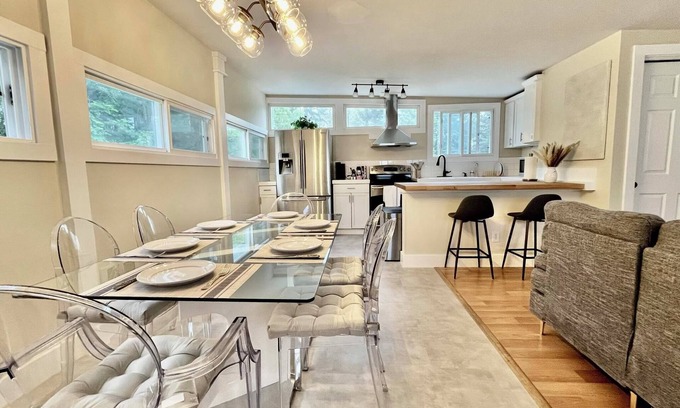 Seattle Metro Area Condo | Spacious + Sunny 2B1BR 5 mins from Seatac