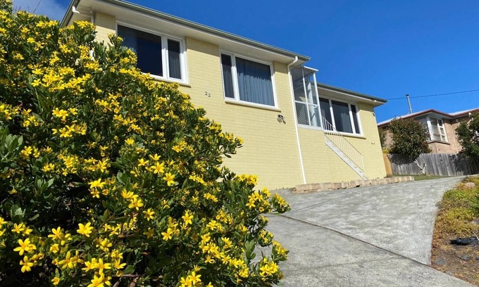 Lenah Valley House | Spacious, Sunny House with View of Mt. Wellington