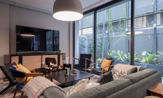 Wang Mai House | Spacious 4BR Home 12Pax + Free Airport Transfer. Walkable to Siam, MBK, BTS