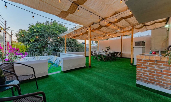 Anahuac House | Spacious Three-Story Home w/Rooftop Dining Space