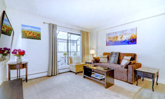 Beltline Condo | Spacious Top Floor at Stampede w/Free Parking, AC
