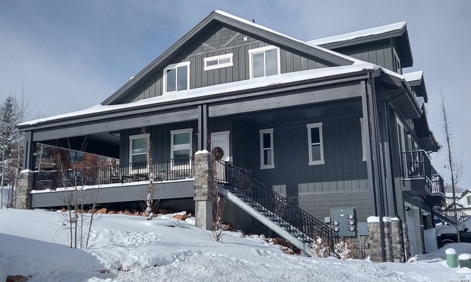 Pinebrook House | Spacious Townhome Centrally Located, Pet Friendly, Hot Tub & Bonus Basement Room