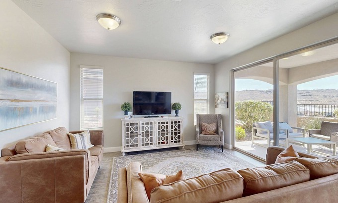 Sienna Hills House | Spacious Townhouse - Designed for Comfort w/hot tub & heated pool