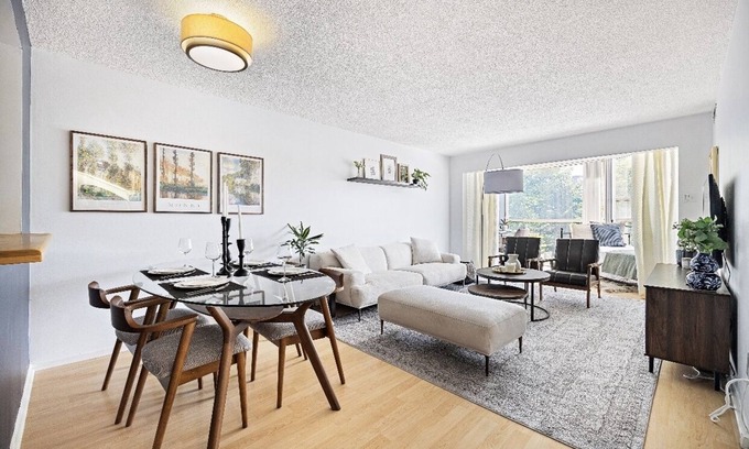 Niagara Condo | Spacious + Trendy King West Condo