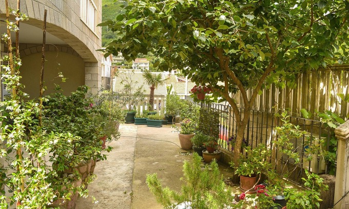 Bijeli do Apartment | Spacious Two Bedroom Apartment in quiet area 6min from the center
