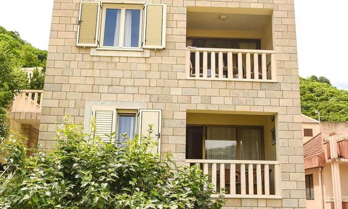 Bijeli do Apartment | Spacious two bedroom apartment in quiet area near city center