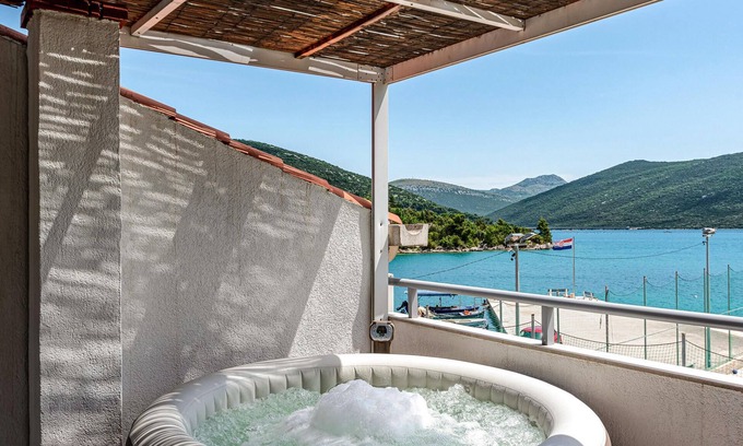 Hodilje Apartment | Spacious two-storey cottage directly on the sea.