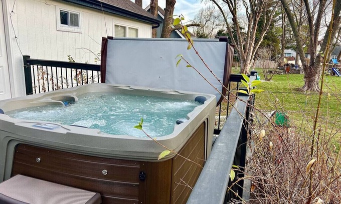Olathe House | Spacious & Updated Getaway! Pool & Hot Tub 10 Beds