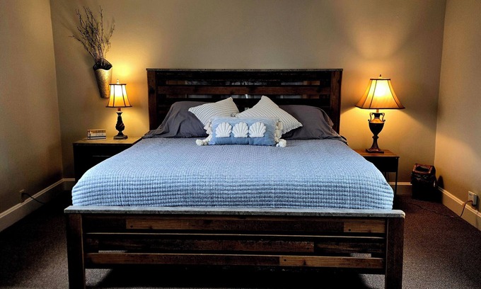 Two Rivers Apartment | Spacious upstairs apartment with WiFi centrally located in Two Rivers
