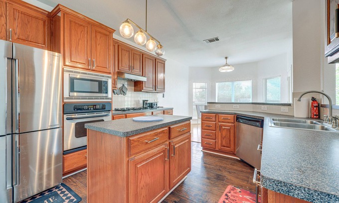 Kyle House | Spacious Vacation Home < 20 Mi to Downtown Austin!