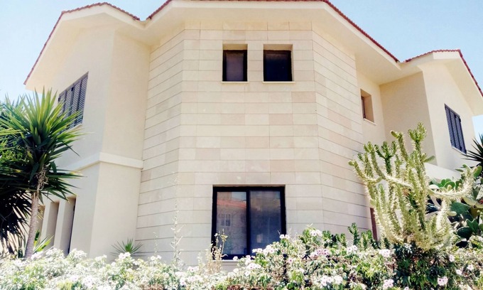 Oroklini House | ★Spacious Villa Eleni 3BR ★ Private Swimming Pool!