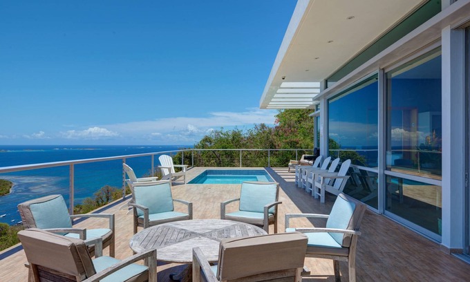 Cabezas House | Spacious Villa, Pool, Gorgeous Views, WIFI, Great for Groups & Families, close to Seven Seas Beach