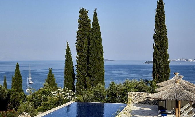 Limni Villa | Spacious Villa, Sea Views, Infinity Pool, Jacuzzi, Gym, Steam Room 10 mins walk to Kommeno Beach!