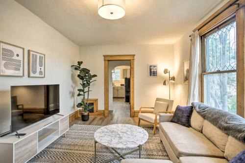 West Central House | Spacious Villa-Triplex in Kendall Yards
