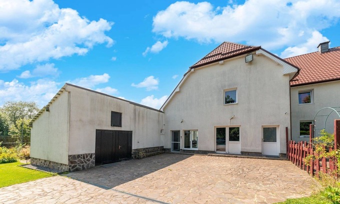 Elsenborn House | Spacious Villa with Tennis
