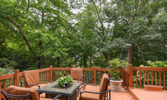 Northwest House | Spacious Virginia Beach Retreat w/ Outdoor Dining!