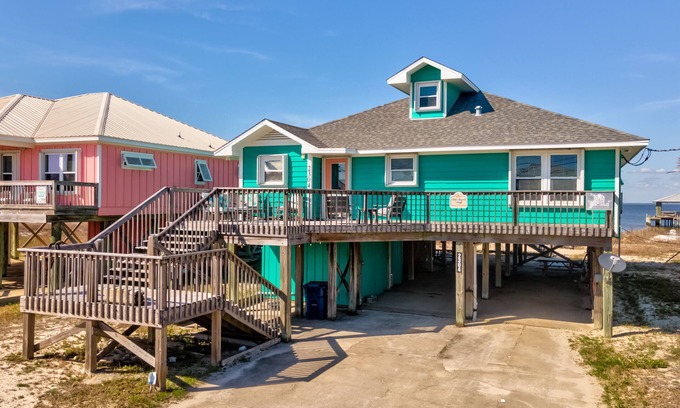 Silver Cay House | Spacious Waterfront Beach House with Private Pier and Boat Dock – Chele’s Baysid