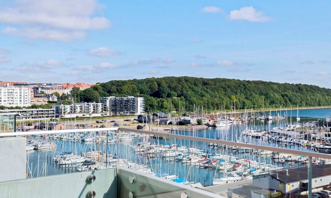 Aarhus C Apartment | Spacious waterfront apartment with marina views