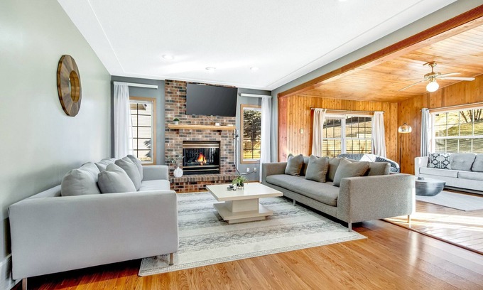 Chanhassen House | ★SPACIOUS★MINNEAPOLIS SUBURBS★PAISLEY PARK★TWIN CITIES★LAKES