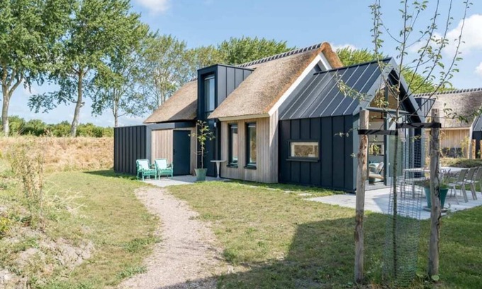 Westenschouwen House | Spaciousness with a fresh, soft interior, that's how this beautiful 4-person chalet can be described