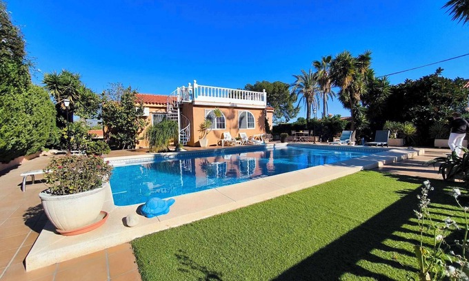 La Colina Villa | Spanish-style detached villa : Near beach and shops