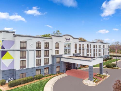 Executive Park Hotel | Spark By Hilton Charlotte Tyvola I-77