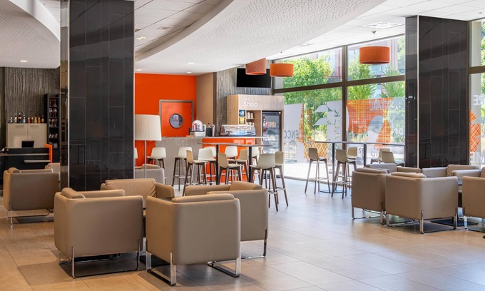 Le Bourg - Gare De Vaise Hotel | Spark by Hilton Lyon Park Saone