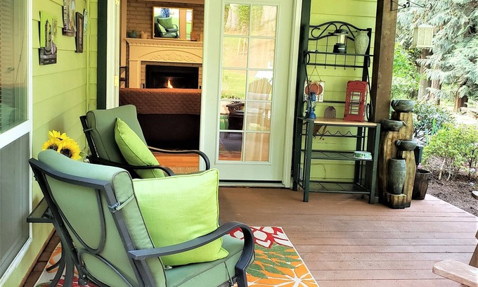 Woodinville Apartment | Sparkling Clean suite, close to Woodinville's Wine District. WiFi. Pet friendly