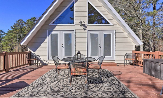 Milledgeville Cabin | Sparta Lake Home w/Deck & Boating Access!