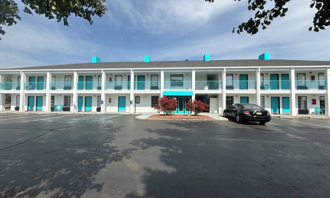 Oxford Hotel | Special boutique hotel in Oxford, Alabama with a variety of themed rooms!