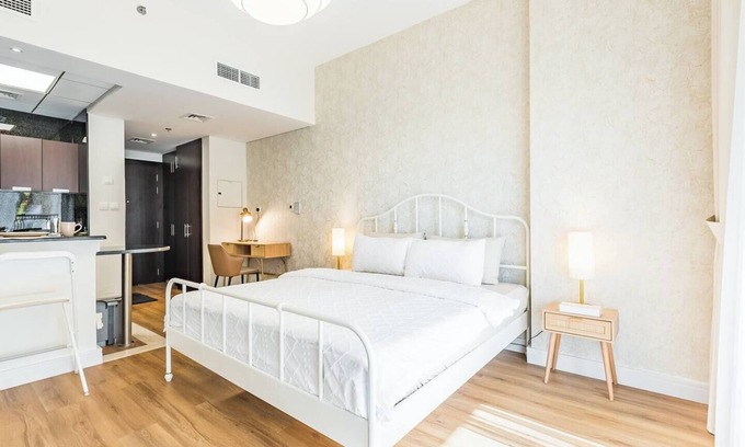 Dubai Sports City Apartment | Special June Rate - Luxurious Studio - Golf View