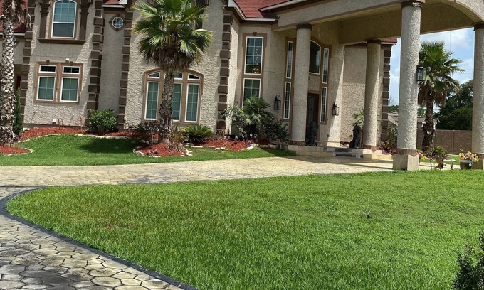 Alvin Resort | Special Offer!!Versace MANSION RENTAL HOUSTON TEXAS Resort Style,Pool 6 Bedrooms