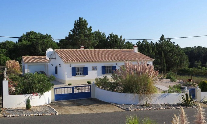 Aljezur Villa | Special villa, in a private location, heated pool, cable TV, high speed fibre