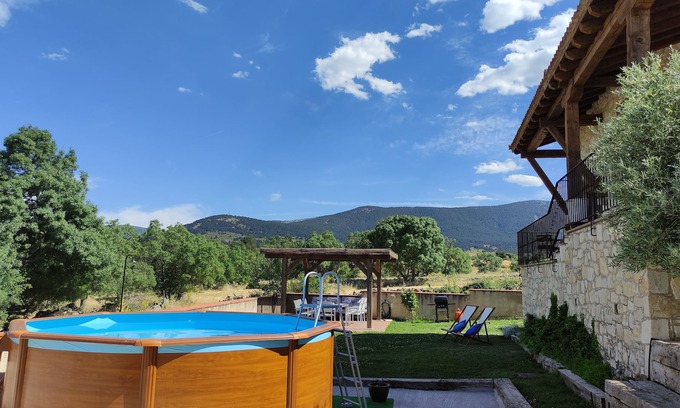 Santiuste de Pedraza House | Spectacular house with garden and pool