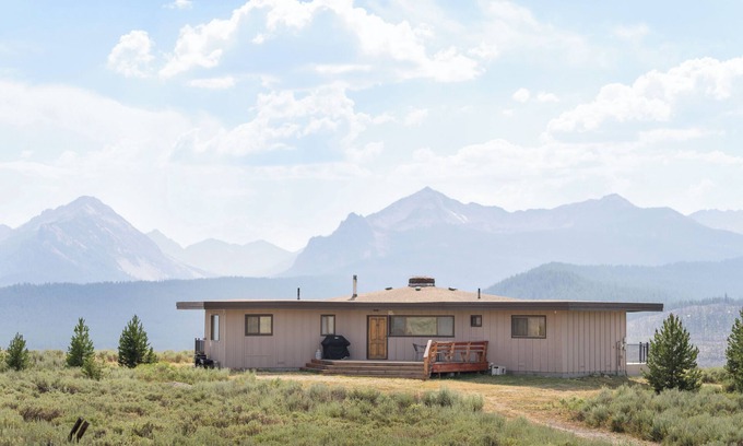 Stanley Cabin | Spectacular 360 Degree Views - Just Minutes from Stanley!