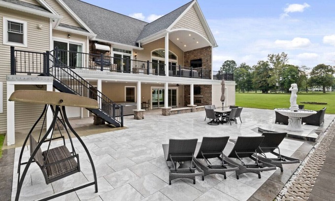 Spencerport House | Spectacular 4 Acre Estate!