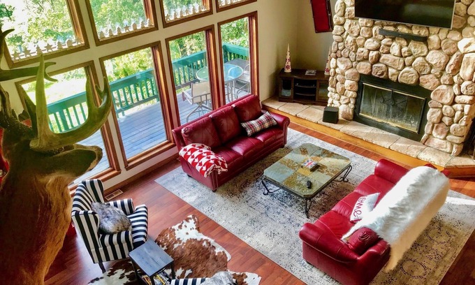 Ellicottville Ski Chalet | Spectacular chalet with view of ski slopes!
