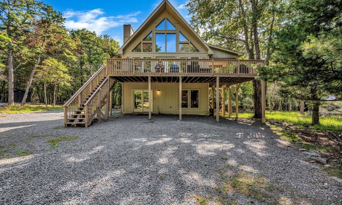 Lake Harmony Estates House | Spectacular Chalet, Hot Tub ,Pool Table, Foosball Table, Fire Pit, Near Slopes