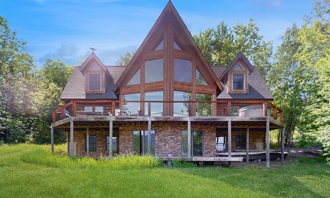 Easton House | Spectacular home w/views, expansive deck & hot tub; close to skiing & hiking