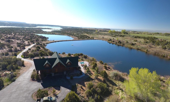Duchesne Hotel | Spectacular Lake and Fishing Resort