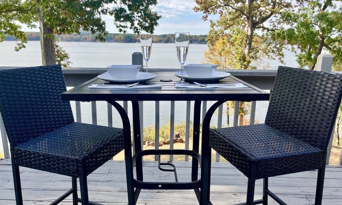 Bowling Green House | Spectacular Lake Oasis + Private Beach + Firepit
