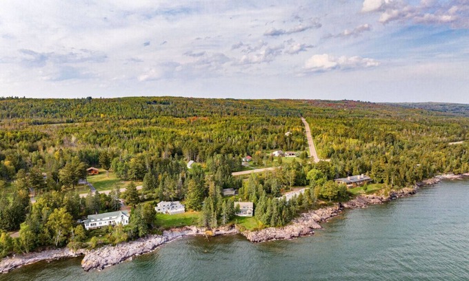 Two Harbors House | Spectacular lake view!