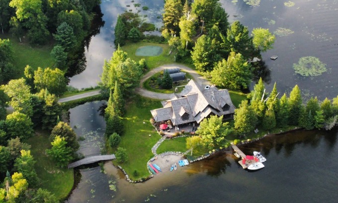 McDougall House | Spectacular Log and Timber Frame Retreat