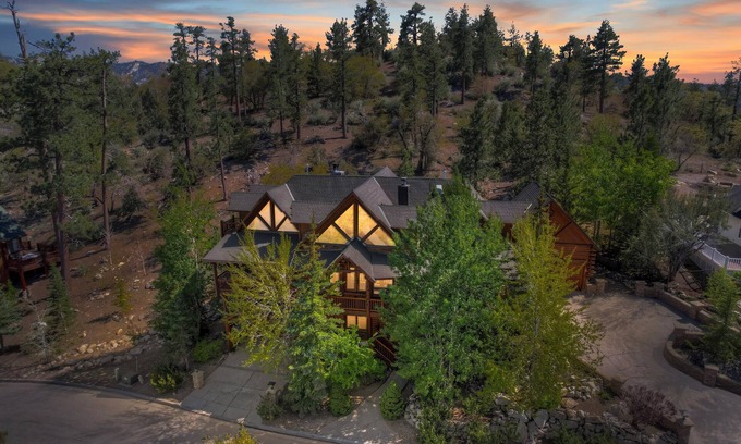 Castle Glen Estates Villa | Spectacular Mountain Lodge To Fit All