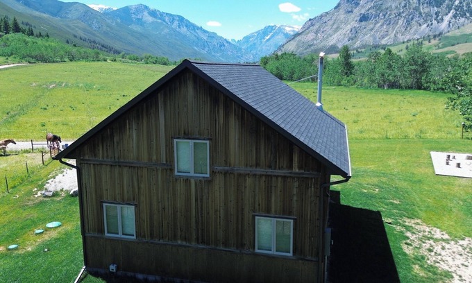 Roscoe House | Spectacular Mountain Cabin in the heart of East Rosebud Mountains